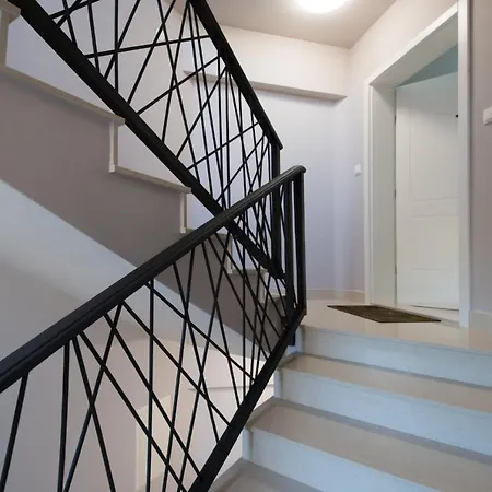 Elegant & Spacious 110m2 Luxury With 3br & Pool At Ciovo - Fiorentini *