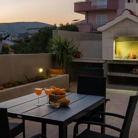 公寓 Elegant & Spacious 110m2 Luxury With 3br & Pool At Ciovo - Fiorentini *