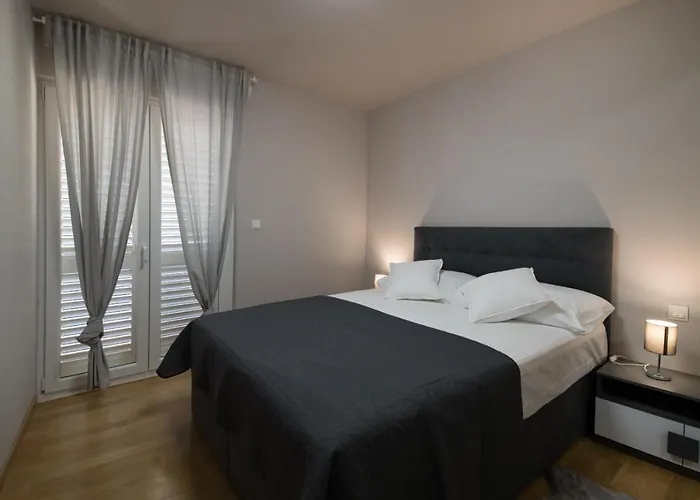Elegant & Spacious 110m2 Luxury With 3br & Pool At Ciovo - Fiorentini * Trogir