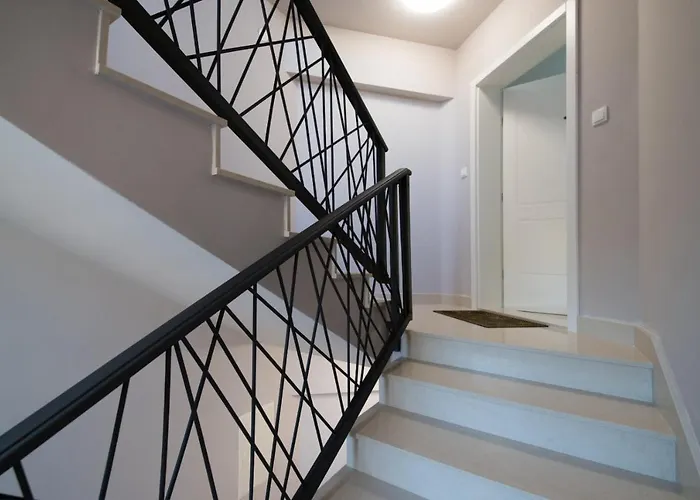 Elegant & Spacious 110m2 Luxury With 3br & Pool At Ciovo - Fiorentini *