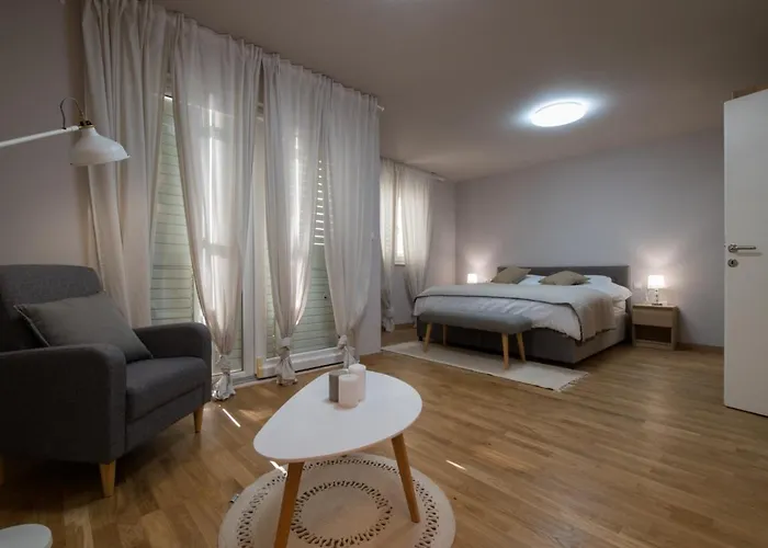 Appartement Elegant & Spacious 110m2 Luxury With 3br & Pool At Ciovo - Fiorentini
