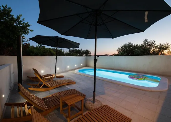 公寓 Elegant & Spacious 110m2 Luxury With 3br & Pool At Ciovo - Fiorentini