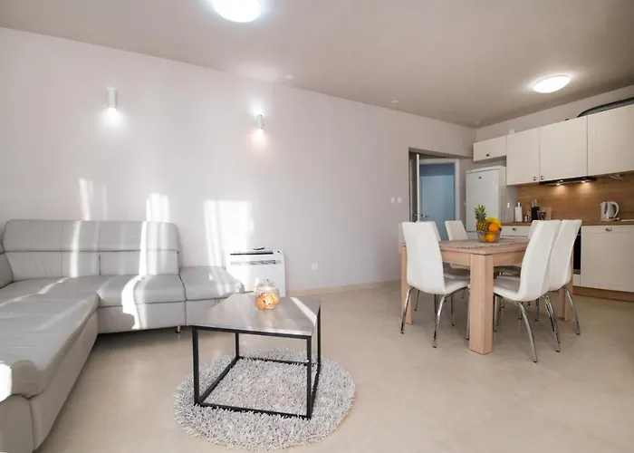 Elegant & Spacious 110m2 Luxury With 3br & Pool At Ciovo - Fiorentini 公寓 特罗吉尔