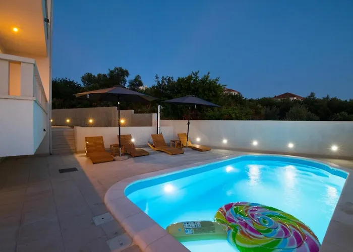 Appartement Elegant & Spacious 110m2 Luxury With 3br & Pool At Ciovo - Fiorentini *