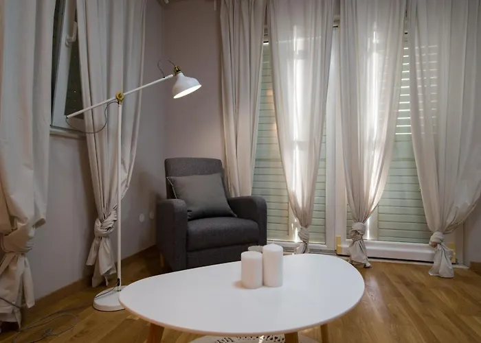 Elegant & Spacious 110m2 Luxury With 3br & Pool At Ciovo - Fiorentini Appartement *