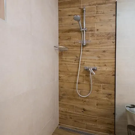 Daire Elegant & Spacious 110m2 Luxury With 3br & Pool At Ciovo - Fiorentini *