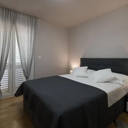 Elegant & Spacious 110m2 Luxury With 3br & Pool At Ciovo - Fiorentini * Trogir