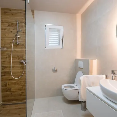 Elegant & Spacious 110m2 Luxury With 3br & Pool At Ciovo - Fiorentini Trogir