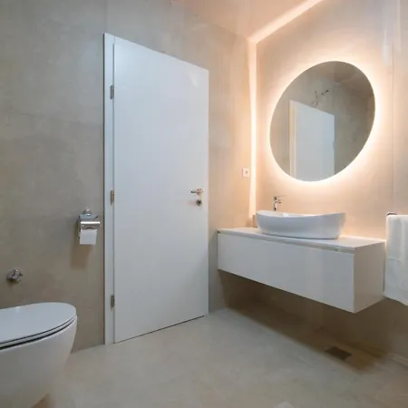 Daire Elegant & Spacious 110m2 Luxury With 3br & Pool At Ciovo - Fiorentini Trogir