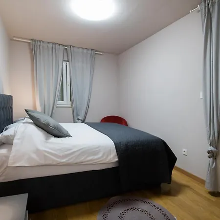 Elegant & Spacious 110m2 Luxury With 3br & Pool At Ciovo - Fiorentini Daire