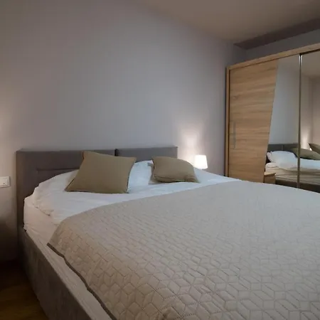 Elegant & Spacious 110m2 Luxury With 3br & Pool At Ciovo - Fiorentini *