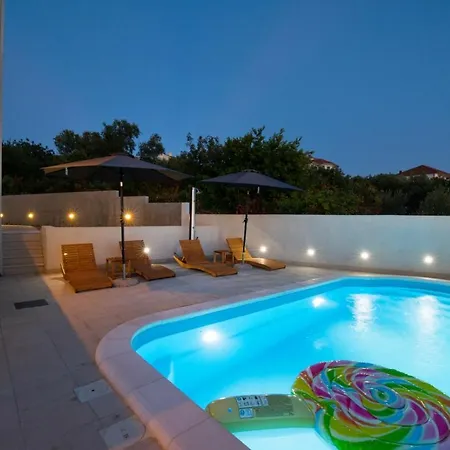 Daire Elegant & Spacious 110m2 Luxury With 3br & Pool At Ciovo - Fiorentini *