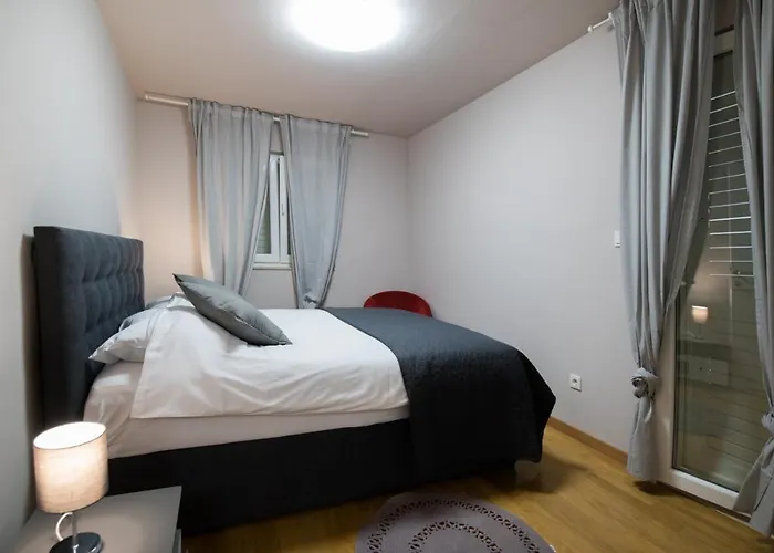 Elegant & Spacious 110m2 Luxury With 3br & Pool At Ciovo - Fiorentini Apartament