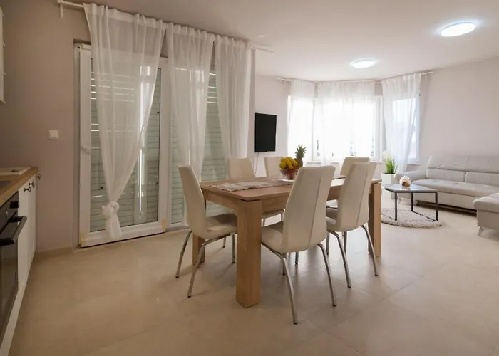 Apartament Elegant & Spacious 110m2 Luxury With 3br & Pool At Ciovo - Fiorentini Trogir
