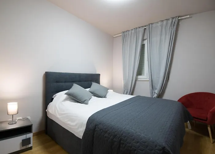 Elegant & Spacious 110m2 Luxury With 3br & Pool At Ciovo - Fiorentini Trogir